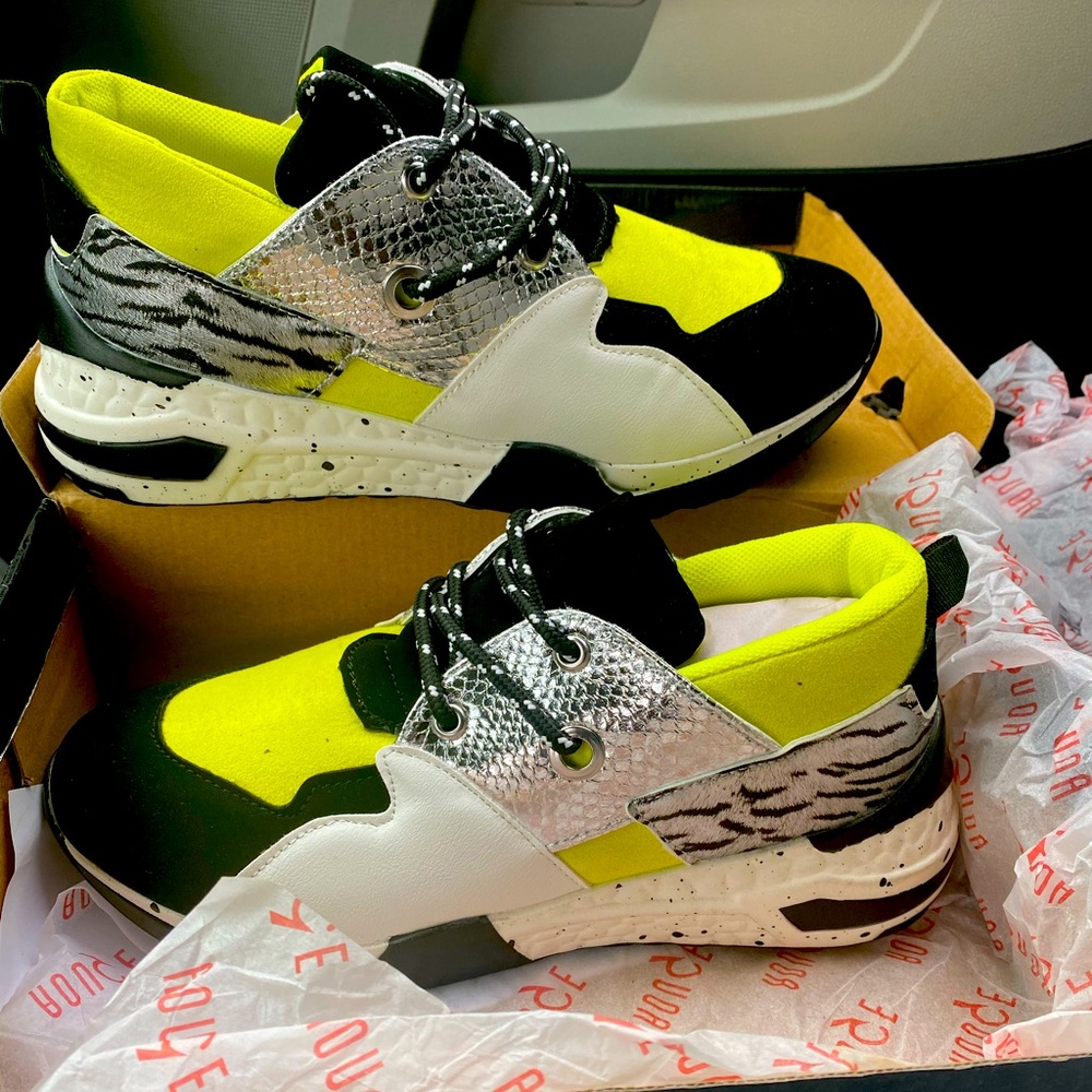women Athletic sneakers